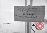Image Igloo à la base météorologique de l'armée le Groenland, 1954, de la seconde 32 séquences d'archives historiques vidéo 65675022801