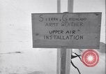 Image Igloo à la base météorologique de l'armée le Groenland, 1954, de la seconde 33 séquences d'archives historiques vidéo 65675022801