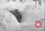 Image Igloo à la base météorologique de l'armée le Groenland, 1954, de la seconde 38 séquences d'archives historiques vidéo 65675022801