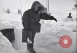 Image Igloo à la base météorologique de l'armée le Groenland, 1954, de la seconde 40 séquences d'archives historiques vidéo 65675022801