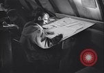 Standbild Männer vorbereiten Wetter Datenblatt Grönland, 1954, aus Sekunde 50 historischem Filmmaterial Videoclip 65675022805