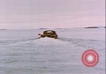Immagine di Rifornimento di rugiada sito di linea Canada, 1957, secondo 20 filmato di repertorio 65675022831