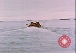 Immagine di Rifornimento di rugiada sito di linea Canada, 1957, secondo 21 filmato di repertorio 65675022831