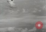 Standbild US B-24 Liberator Bomber angreifen Iwo Jima Iwo Jima, 1945, aus Sekunde 5 historischem Filmmaterial Videoclip 65675022850