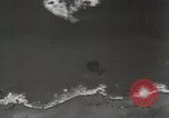 Standbild US B-24 Liberator Bomber angreifen Iwo Jima Iwo Jima, 1945, aus Sekunde 17 historischem Filmmaterial Videoclip 65675022850