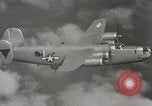 Standbild US B-24 Liberator Bomber angreifen Iwo Jima Iwo Jima, 1945, aus Sekunde 24 historischem Filmmaterial Videoclip 65675022850