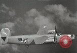 Standbild US B-24 Liberator Bomber angreifen Iwo Jima Iwo Jima, 1945, aus Sekunde 29 historischem Filmmaterial Videoclip 65675022850