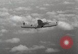 Standbild US B-24 Liberator Bomber angreifen Iwo Jima Iwo Jima, 1945, aus Sekunde 32 historischem Filmmaterial Videoclip 65675022850