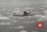 Standbild US B-24 Liberator Bomber angreifen Iwo Jima Iwo Jima, 1945, aus Sekunde 37 historischem Filmmaterial Videoclip 65675022850