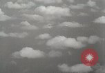 Standbild US B-24 Liberator Bomber angreifen Iwo Jima Iwo Jima, 1945, aus Sekunde 39 historischem Filmmaterial Videoclip 65675022850