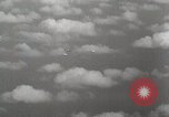 Standbild US B-24 Liberator Bomber angreifen Iwo Jima Iwo Jima, 1945, aus Sekunde 40 historischem Filmmaterial Videoclip 65675022850