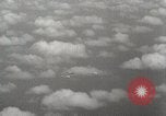 Standbild US B-24 Liberator Bomber angreifen Iwo Jima Iwo Jima, 1945, aus Sekunde 43 historischem Filmmaterial Videoclip 65675022850