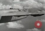 Standbild US B-24 Liberator Bomber angreifen Iwo Jima Iwo Jima, 1945, aus Sekunde 45 historischem Filmmaterial Videoclip 65675022850