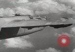 Standbild US B-24 Liberator Bomber angreifen Iwo Jima Iwo Jima, 1945, aus Sekunde 49 historischem Filmmaterial Videoclip 65675022850