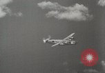 Standbild US B-24 Liberator Bomber angreifen Iwo Jima Iwo Jima, 1945, aus Sekunde 54 historischem Filmmaterial Videoclip 65675022850