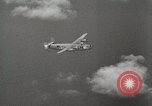 Standbild US B-24 Liberator Bomber angreifen Iwo Jima Iwo Jima, 1945, aus Sekunde 56 historischem Filmmaterial Videoclip 65675022850