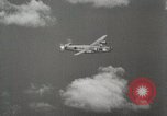 Standbild US B-24 Liberator Bomber angreifen Iwo Jima Iwo Jima, 1945, aus Sekunde 58 historischem Filmmaterial Videoclip 65675022850
