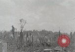 Standbild 5 Marine Regiment 1st Marine Division in Aktion gegen Japanische f Peleliu Palau Inseln, 1944, aus Sekunde 1 historischem Filmmaterial Videoclip 65675022859
