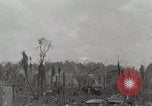 Standbild 5 Marine Regiment 1st Marine Division in Aktion gegen Japanische f Peleliu Palau Inseln, 1944, aus Sekunde 4 historischem Filmmaterial Videoclip 65675022859