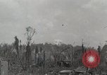 Standbild 5 Marine Regiment 1st Marine Division in Aktion gegen Japanische f Peleliu Palau Inseln, 1944, aus Sekunde 5 historischem Filmmaterial Videoclip 65675022859