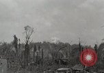 Standbild 5 Marine Regiment 1st Marine Division in Aktion gegen Japanische f Peleliu Palau Inseln, 1944, aus Sekunde 6 historischem Filmmaterial Videoclip 65675022859