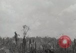Standbild 5 Marine Regiment 1st Marine Division in Aktion gegen Japanische f Peleliu Palau Inseln, 1944, aus Sekunde 8 historischem Filmmaterial Videoclip 65675022859