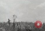 Standbild 5 Marine Regiment 1st Marine Division in Aktion gegen Japanische f Peleliu Palau Inseln, 1944, aus Sekunde 10 historischem Filmmaterial Videoclip 65675022859