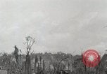 Standbild 5 Marine Regiment 1st Marine Division in Aktion gegen Japanische f Peleliu Palau Inseln, 1944, aus Sekunde 17 historischem Filmmaterial Videoclip 65675022859