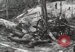 Standbild 5 Marine Regiment 1st Marine Division in Aktion gegen Japanische f Peleliu Palau Inseln, 1944, aus Sekunde 30 historischem Filmmaterial Videoclip 65675022859