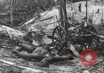 Standbild 5 Marine Regiment 1st Marine Division in Aktion gegen Japanische f Peleliu Palau Inseln, 1944, aus Sekunde 33 historischem Filmmaterial Videoclip 65675022859