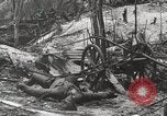 Standbild 5 Marine Regiment 1st Marine Division in Aktion gegen Japanische f Peleliu Palau Inseln, 1944, aus Sekunde 35 historischem Filmmaterial Videoclip 65675022859