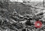 Standbild 5 Marine Regiment 1st Marine Division in Aktion gegen Japanische f Peleliu Palau Inseln, 1944, aus Sekunde 40 historischem Filmmaterial Videoclip 65675022859
