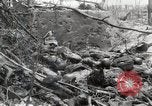 Standbild 5 Marine Regiment 1st Marine Division in Aktion gegen Japanische f Peleliu Palau Inseln, 1944, aus Sekunde 41 historischem Filmmaterial Videoclip 65675022859