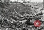 Standbild 5 Marine Regiment 1st Marine Division in Aktion gegen Japanische f Peleliu Palau Inseln, 1944, aus Sekunde 42 historischem Filmmaterial Videoclip 65675022859