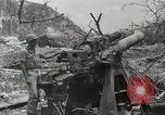 Standbild 5 Marine Regiment 1st Marine Division in Aktion gegen Japanische f Peleliu Palau Inseln, 1944, aus Sekunde 45 historischem Filmmaterial Videoclip 65675022859