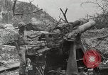 Standbild 5 Marine Regiment 1st Marine Division in Aktion gegen Japanische f Peleliu Palau Inseln, 1944, aus Sekunde 46 historischem Filmmaterial Videoclip 65675022859