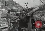 Standbild 5 Marine Regiment 1st Marine Division in Aktion gegen Japanische f Peleliu Palau Inseln, 1944, aus Sekunde 49 historischem Filmmaterial Videoclip 65675022859