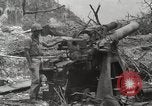 Standbild 5 Marine Regiment 1st Marine Division in Aktion gegen Japanische f Peleliu Palau Inseln, 1944, aus Sekunde 51 historischem Filmmaterial Videoclip 65675022859