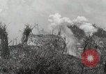 Standbild 5 Marine Regiment 1st Marine Division in Aktion gegen Japanische f Peleliu Palau Inseln, 1944, aus Sekunde 56 historischem Filmmaterial Videoclip 65675022859