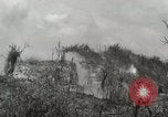 Standbild 5 Marine Regiment 1st Marine Division in Aktion gegen Japanische f Peleliu Palau Inseln, 1944, aus Sekunde 57 historischem Filmmaterial Videoclip 65675022859