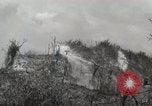Standbild 5 Marine Regiment 1st Marine Division in Aktion gegen Japanische f Peleliu Palau Inseln, 1944, aus Sekunde 59 historischem Filmmaterial Videoclip 65675022859