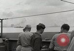 Standbild Allgemeine größere OP Smith und andere an Bord der USS Mount McKinley (AGC-7) Peleliu Palau Inseln, 1944, aus Sekunde 7 historischem Filmmaterial Videoclip 65675022861