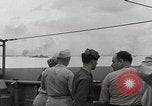 Standbild Allgemeine größere OP Smith und andere an Bord der USS Mount McKinley (AGC-7) Peleliu Palau Inseln, 1944, aus Sekunde 8 historischem Filmmaterial Videoclip 65675022861