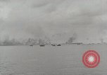 Standbild Allgemeine größere OP Smith und andere an Bord der USS Mount McKinley (AGC-7) Peleliu Palau Inseln, 1944, aus Sekunde 41 historischem Filmmaterial Videoclip 65675022861