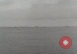 Standbild Verletzte US-Marines brachte an Bord der USS Mount McKinley AGC-7 Peleliu Palau Inseln, 1944, aus Sekunde 4 historischem Filmmaterial Videoclip 65675022862