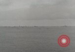 Standbild Verletzte US-Marines brachte an Bord der USS Mount McKinley AGC-7 Peleliu Palau Inseln, 1944, aus Sekunde 6 historischem Filmmaterial Videoclip 65675022862