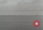 Standbild Verletzte US-Marines brachte an Bord der USS Mount McKinley AGC-7 Peleliu Palau Inseln, 1944, aus Sekunde 7 historischem Filmmaterial Videoclip 65675022862