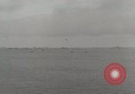 Standbild Verletzte US-Marines brachte an Bord der USS Mount McKinley AGC-7 Peleliu Palau Inseln, 1944, aus Sekunde 8 historischem Filmmaterial Videoclip 65675022862
