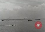 Standbild Verletzte US-Marines brachte an Bord der USS Mount McKinley AGC-7 Peleliu Palau Inseln, 1944, aus Sekunde 13 historischem Filmmaterial Videoclip 65675022862