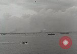 Standbild Verletzte US-Marines brachte an Bord der USS Mount McKinley AGC-7 Peleliu Palau Inseln, 1944, aus Sekunde 14 historischem Filmmaterial Videoclip 65675022862